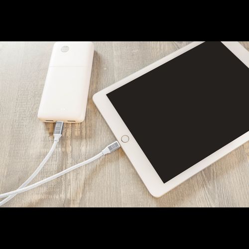 EcoCharge: Harry Kane's 1.2m USB-C to Lightning Cable - Fast & Sustainable!